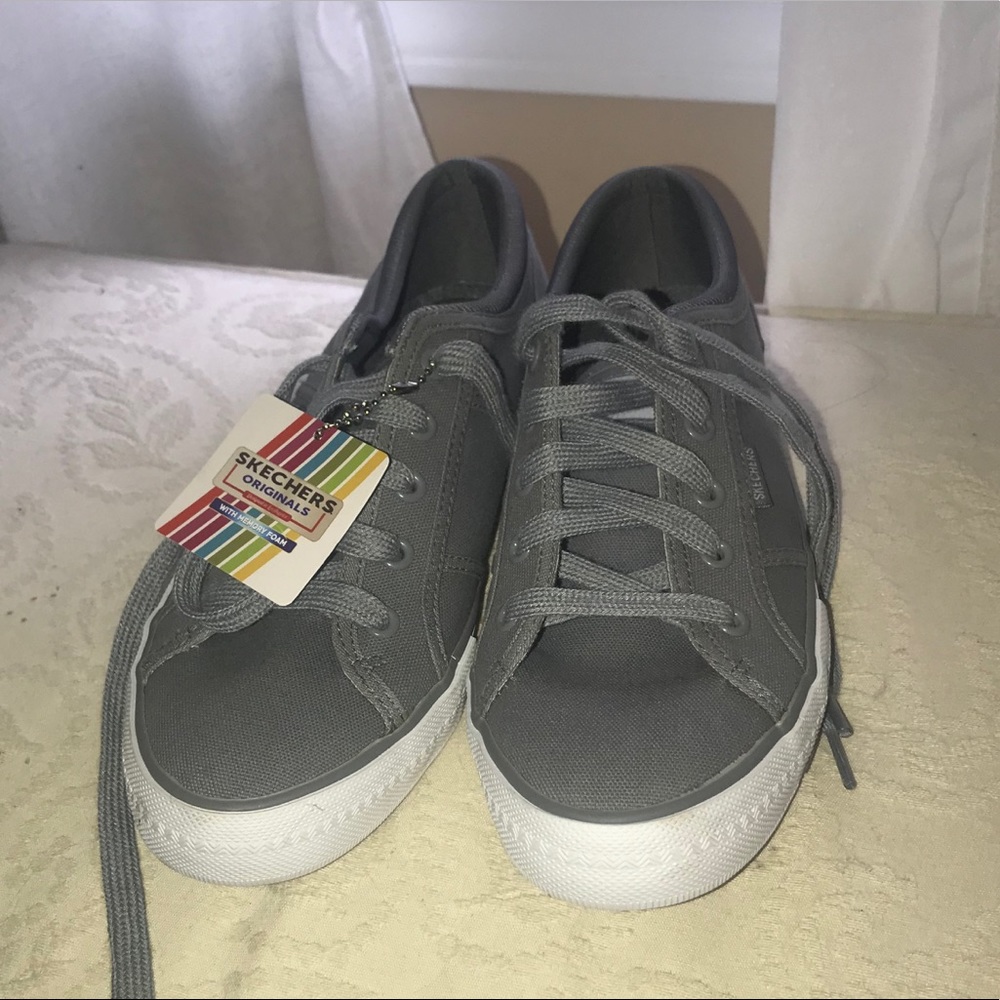 Sketchers Sneakers NWT with Memory Foam Size 8